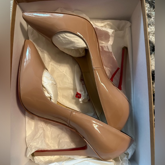Brand New! Never worn. Box and extra taps included. Size40. Patent leather. - Picture 10 of 16
